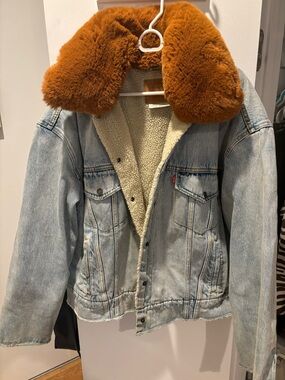 Levi's Light Blue Denim Jacket with Rust Brown Faux Fur Collar